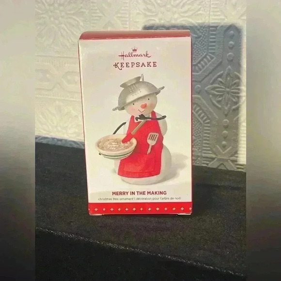 2015 Hallmark Keepsake  Ornament ~ Limited Edition ~ "Merry in the Making" - Picture 1 of 10